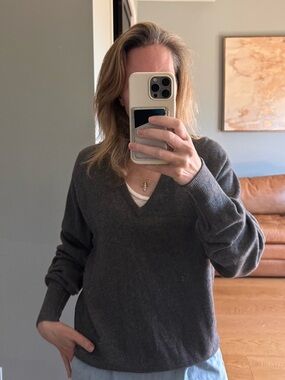 100% Pure Cashmere V-Neck Sweater | Made in Scotland | Size 40 / S-M